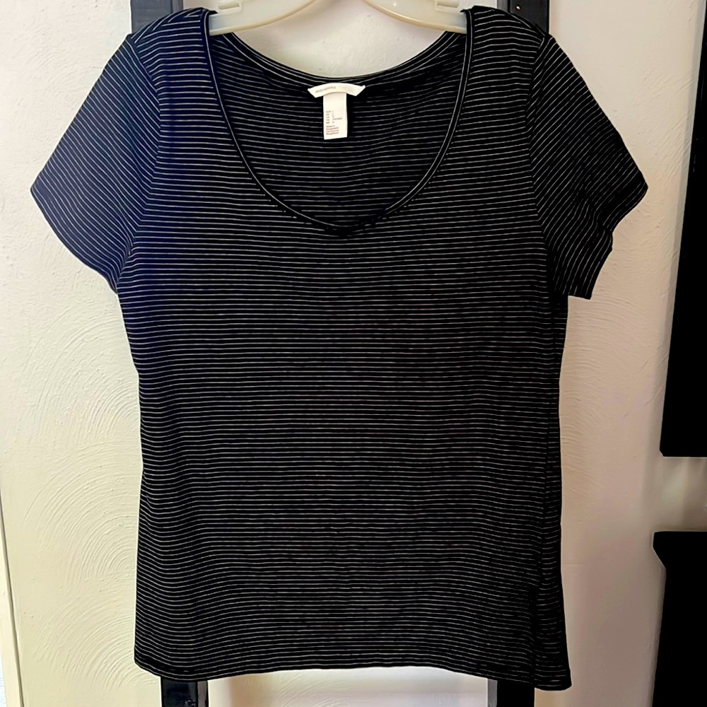 Black and White Pinstripe T-shirt Size Large